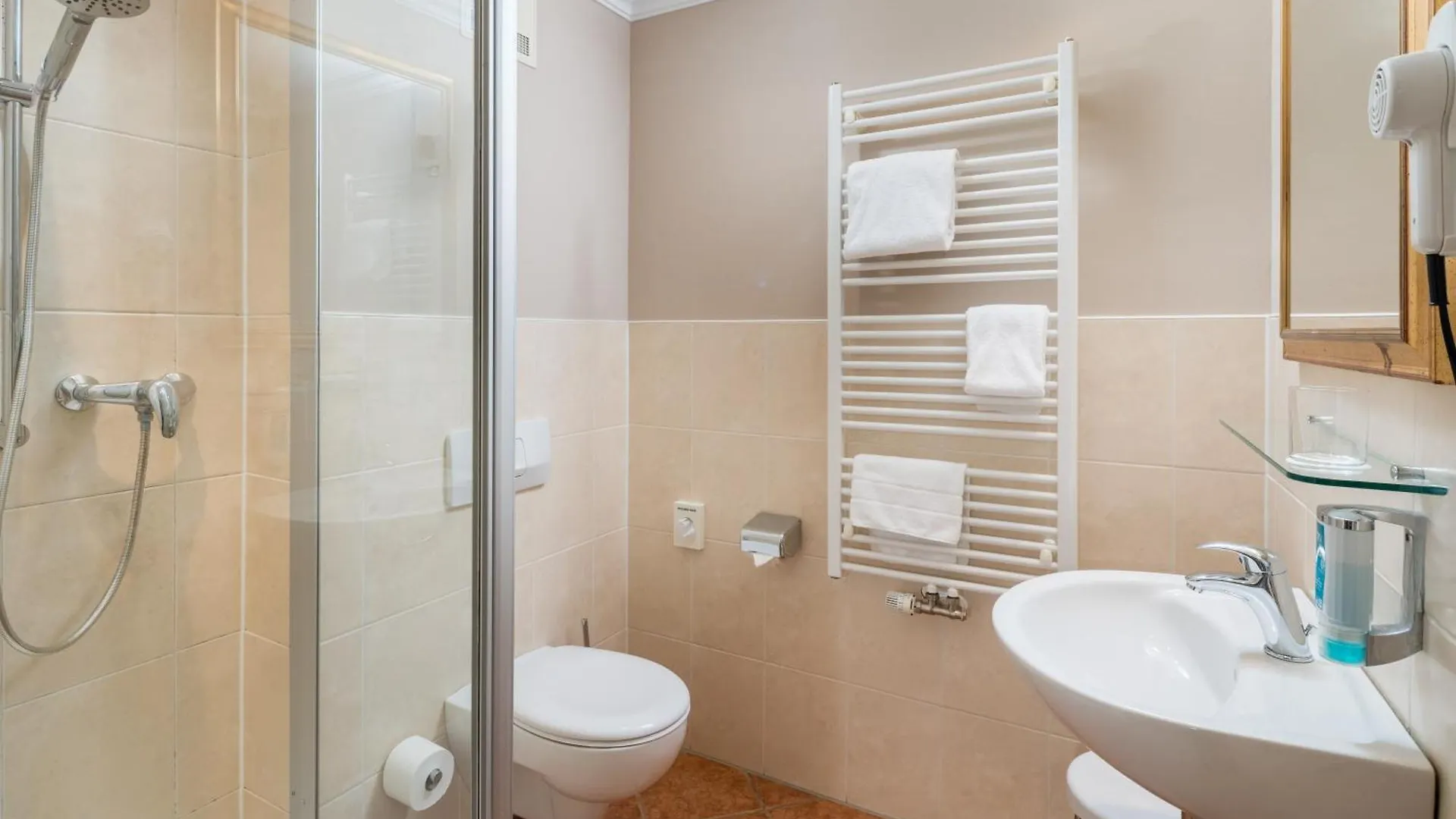 Hotel-Gasthof Huber Ebersberg 3*,